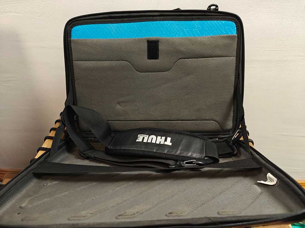 Thule Gauntlet 15" MacBook Pro Сумка для ноутбука