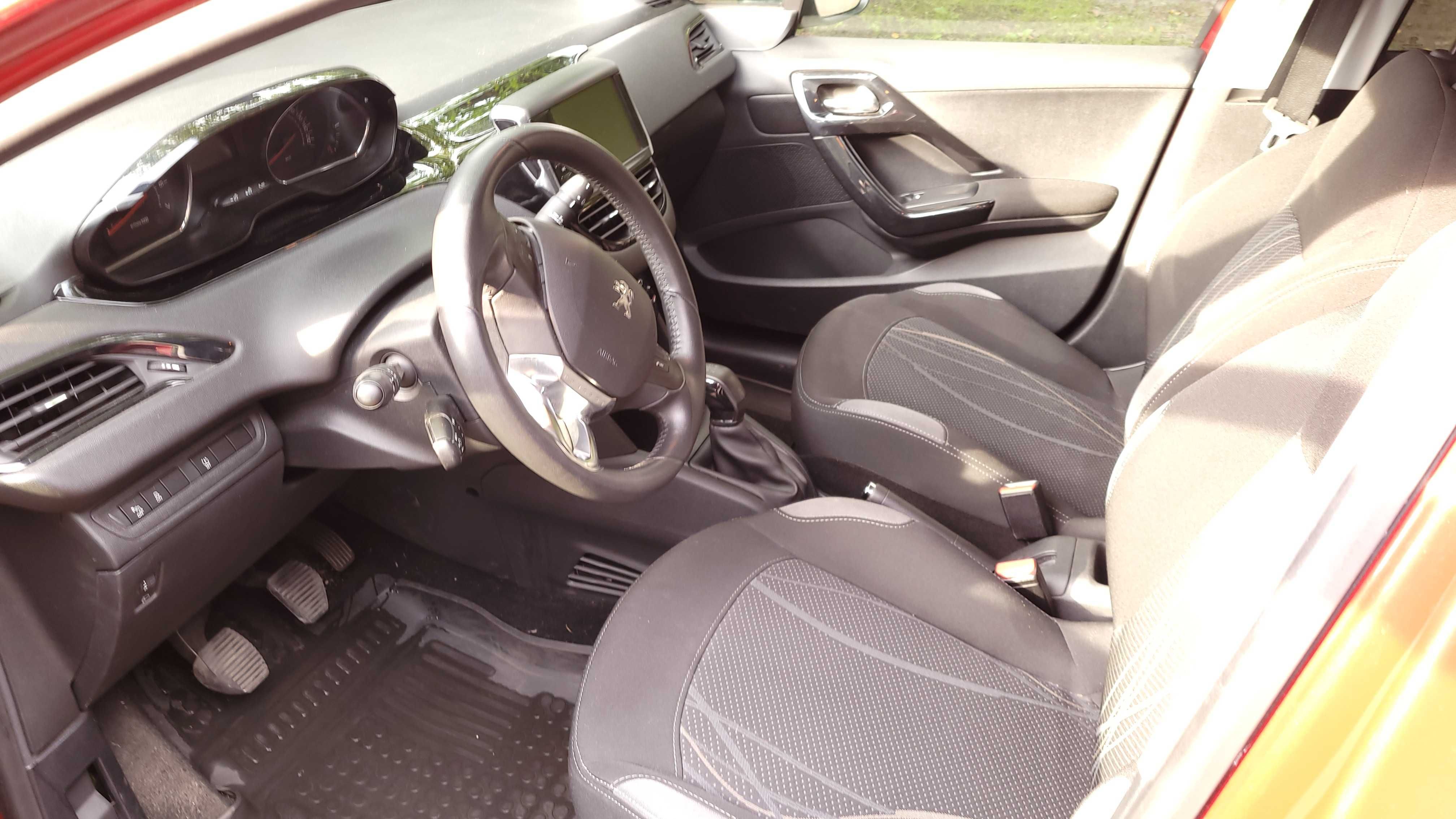 Okazja!  Peugeocie 208 1.2 PureTech z 2015 w bardzo dobrym stanie