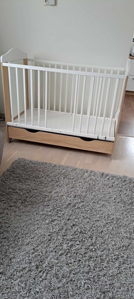 Łóżeczko dziecięce z szufladą