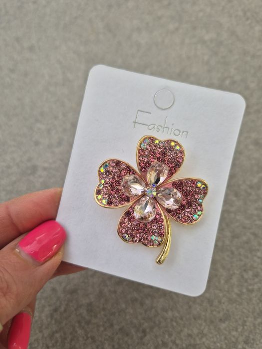 Broszka koniczynka różowa