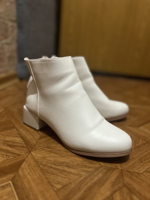 Взуття на весілля восени зима на маленькому каблуку красиві 39 розмір