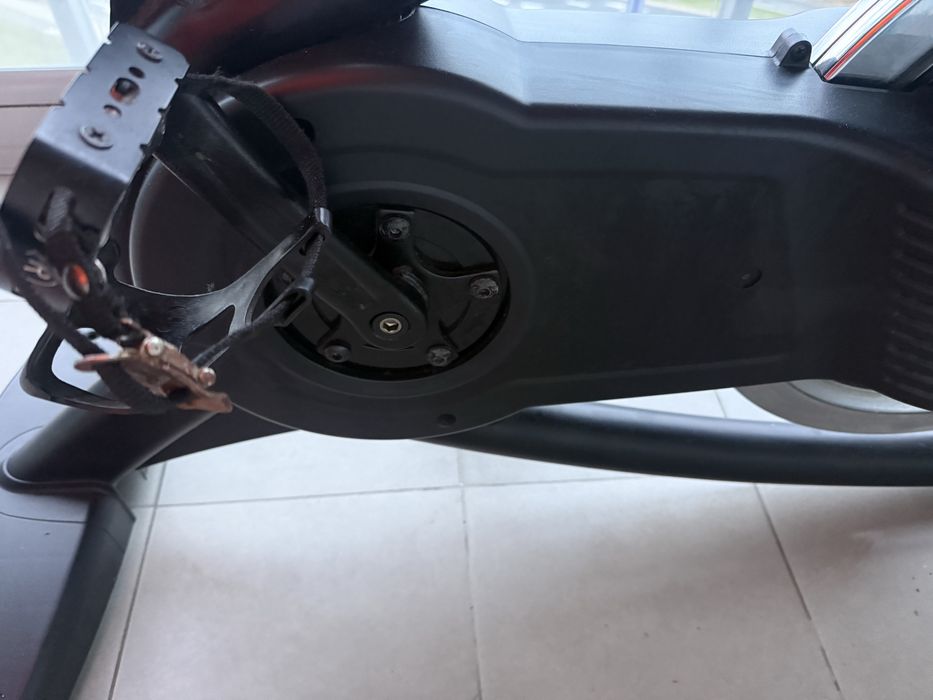 Rower stacjonarny spiningowy marki Domyos vs900