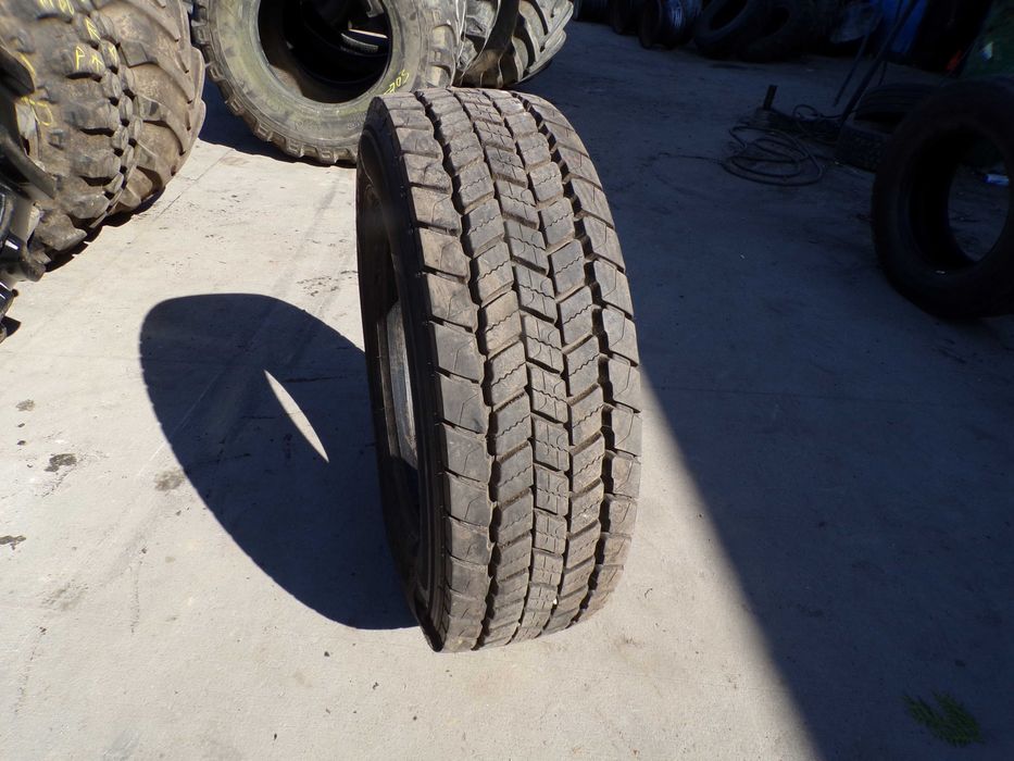 Opona 315/70R22.5 UNIROYAL DH 40 (880 netto)