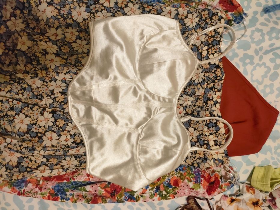 Lote de roupa de mulher no tamanho L