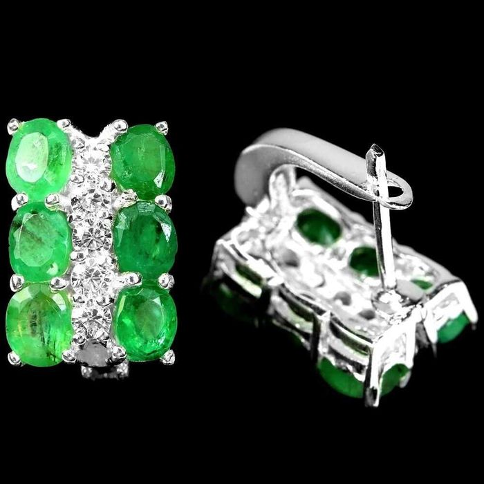 Серебряные серьги с натуральным  изумрудом