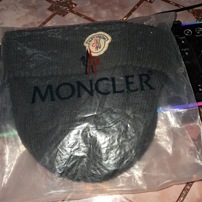 Продам шапку монклер