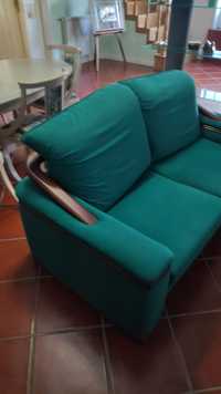 Conjunto sofás verde aveludado