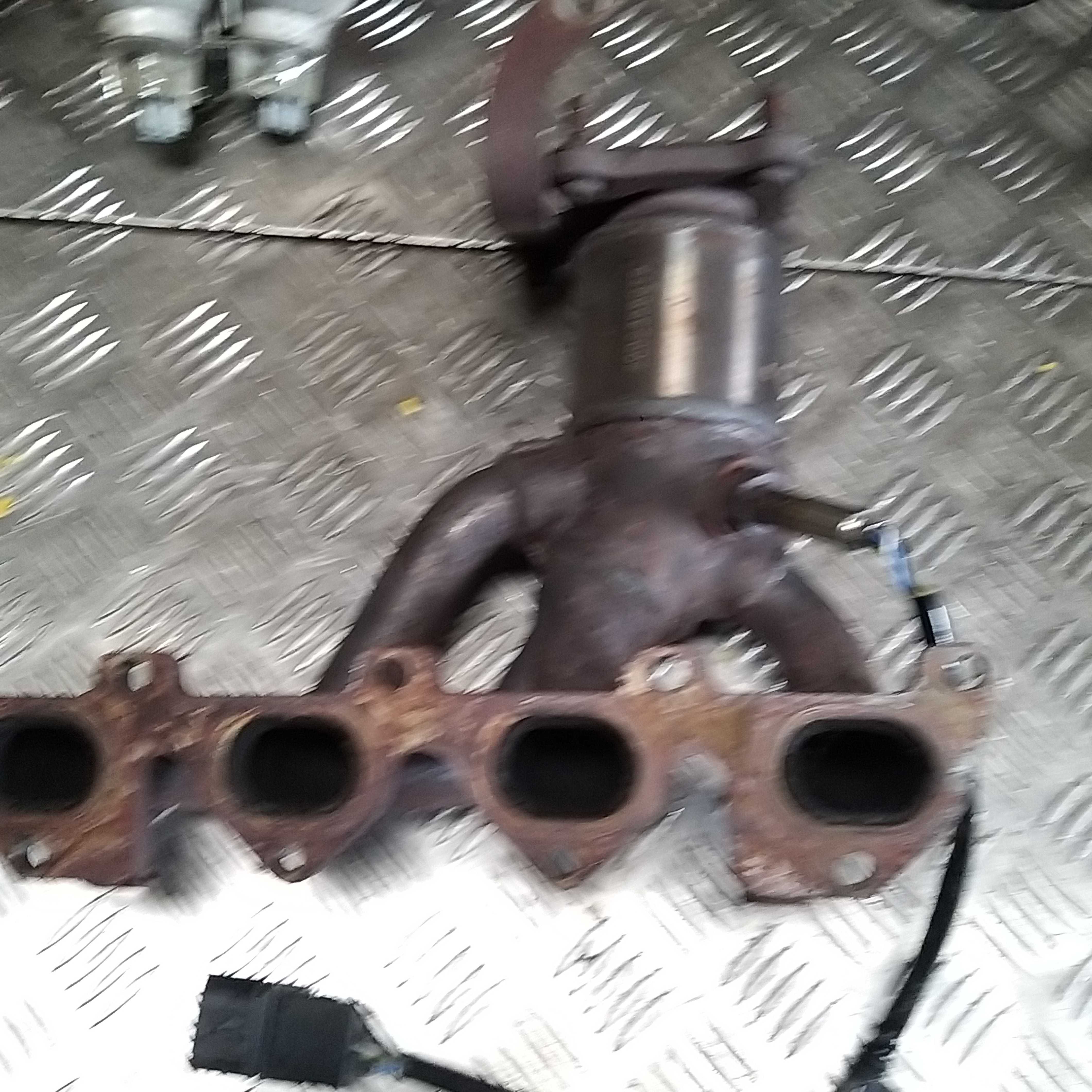 Kolektor wydechowy KATALIZATOR  VW Polo 9N 1,4 16V