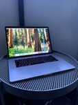 MacBook Pro 15" 2018 (A1990)/ i7 /16 GB/256 GB SSD/Srebrny/TouchBar