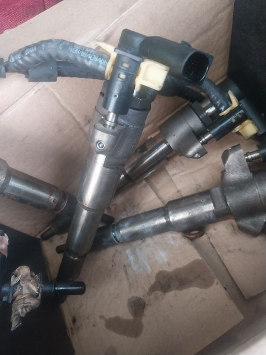 RENAULT OPEL NISSAN 2.3 DCI  INJECTORES HMLGT5164R 166