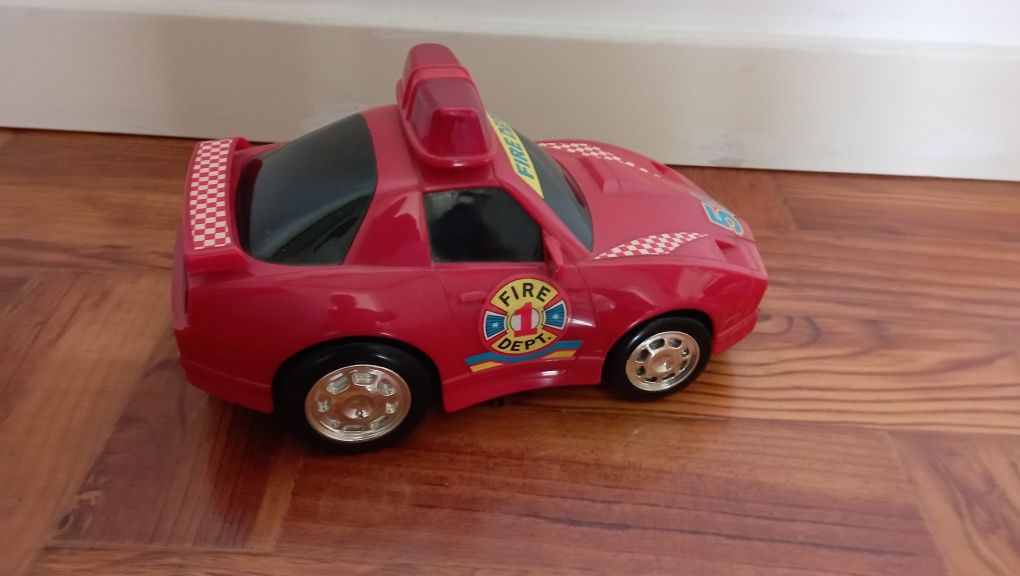 Brinquedo a pilhas carro que rodopia