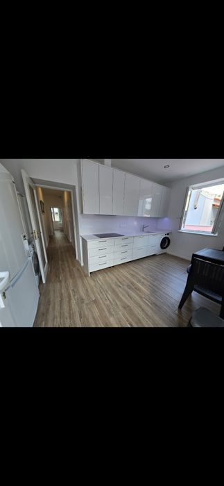 Quarto Novo com TV perto Comboio Queluz..