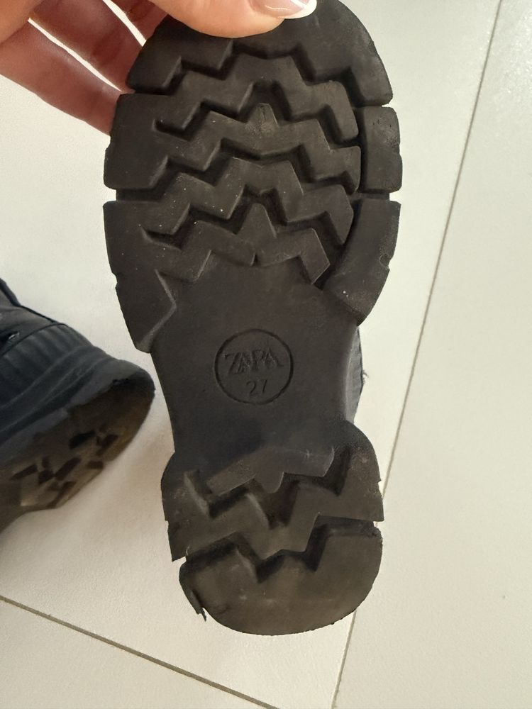 Buty botki mickey Zara rozmiar 27 czarne lakierowane jak nowe