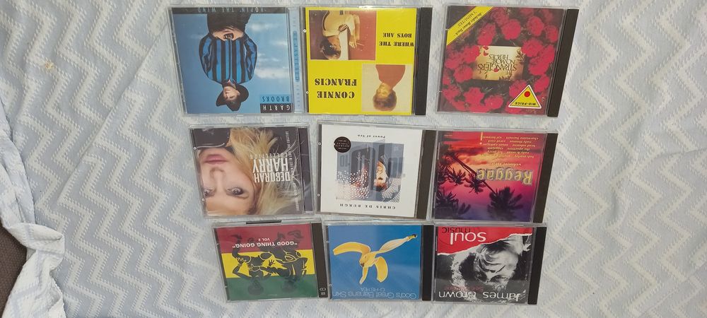 Vários cd's e vários tipos de música