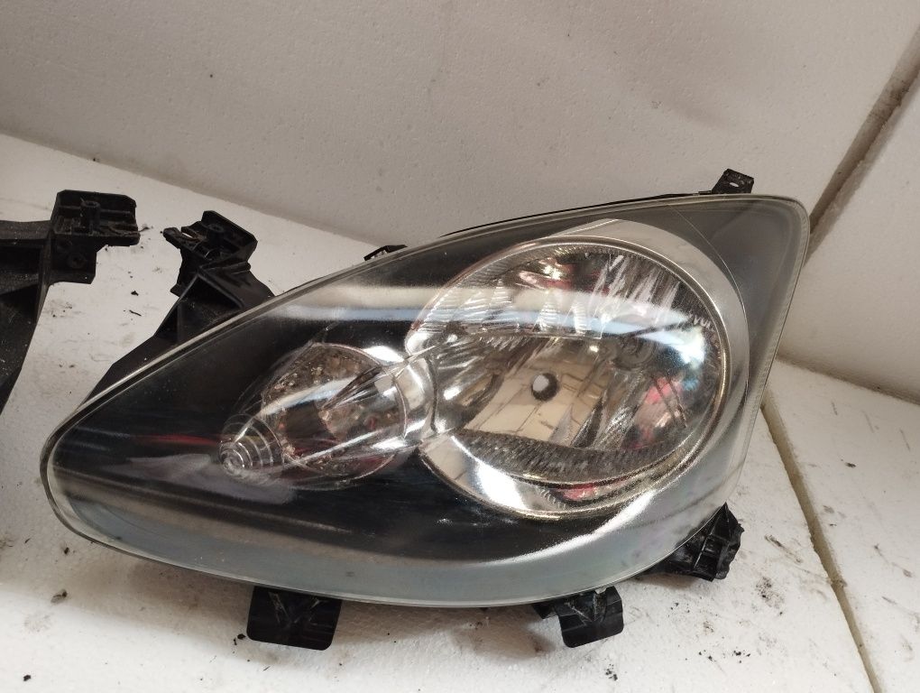 Toyota Aygo 1 lampa przednia przód lewa, prawa