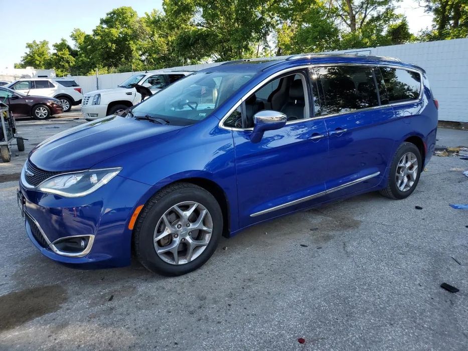 Chrysler Pacifica Popularny Minivan w drodze do Polski 6os.