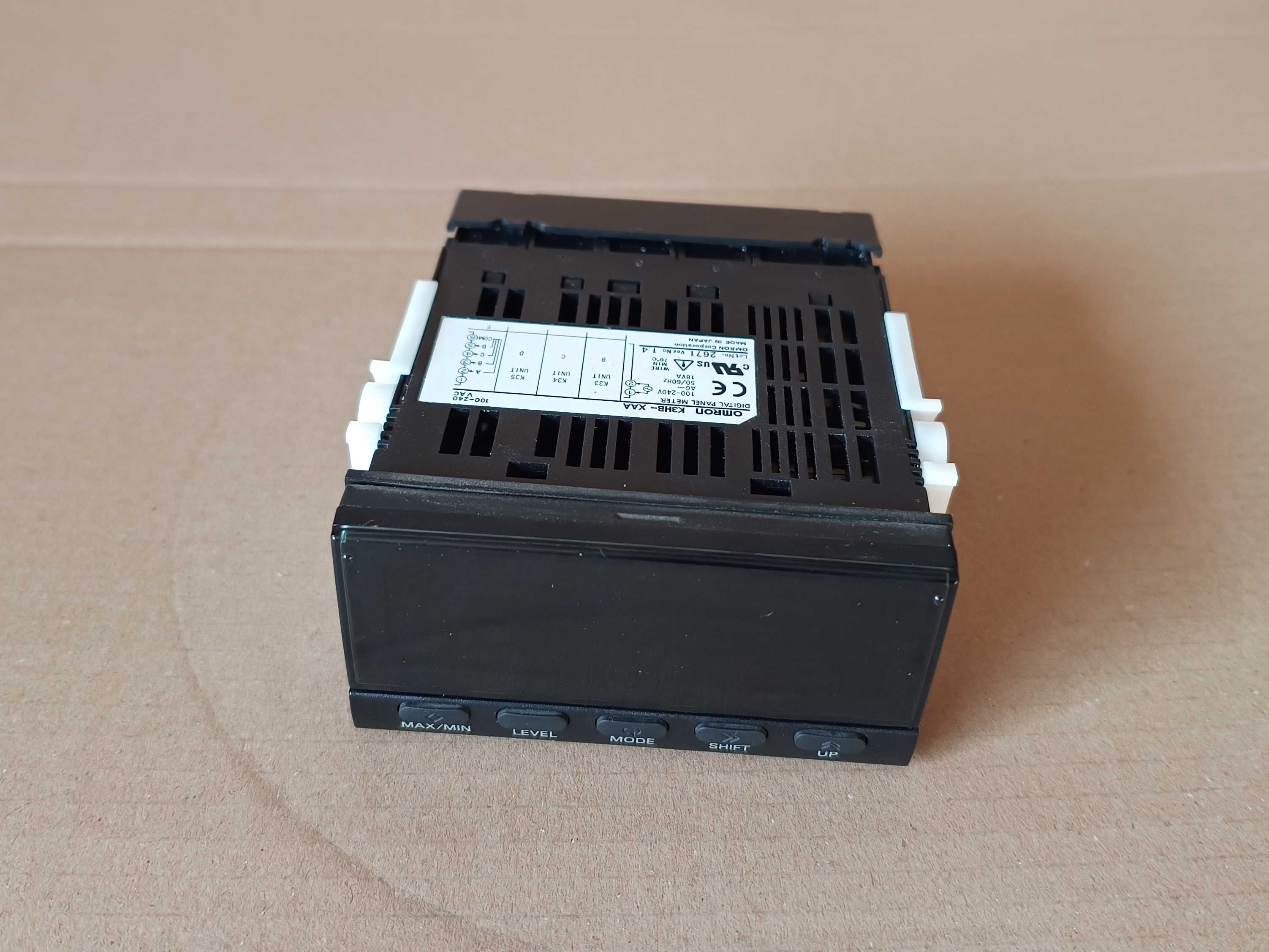 Cyfrowy miernik panelowy Omron K3HB-XAA