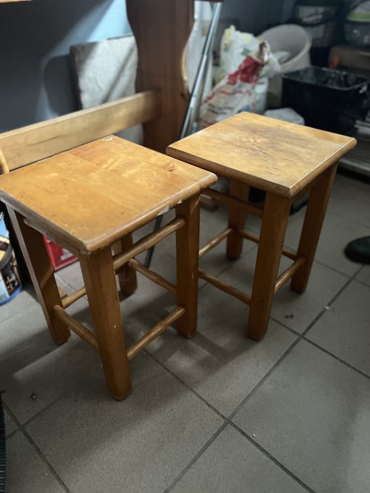 Dwa taborety drewniane 45x31