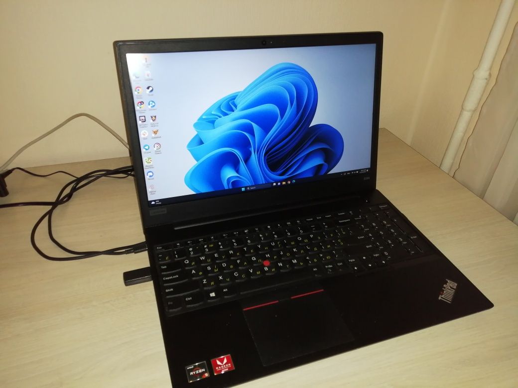 Ноутбук Lenovo ThinkPad 15.6 зарядка Type-C