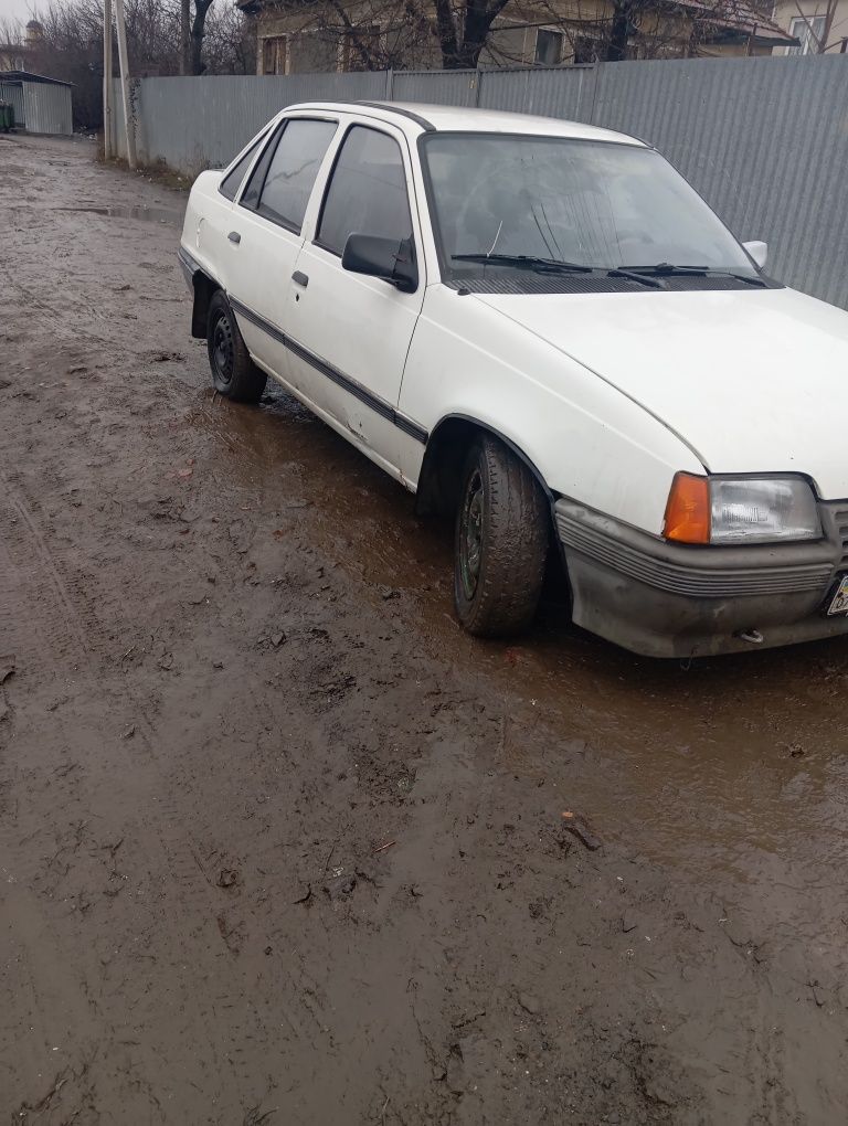 Opel-kadet 1987 року 1.6 бензин
