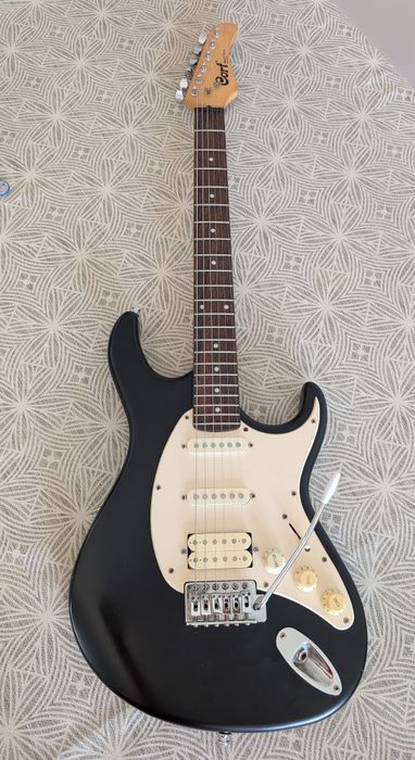 Guitarra Eléctrica Cort G110 + saco Gator