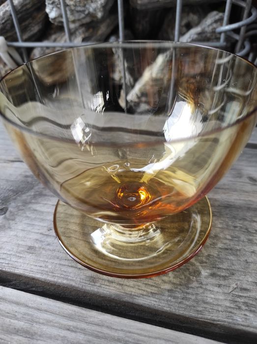 Pucharek szklany bursztynowy na desery