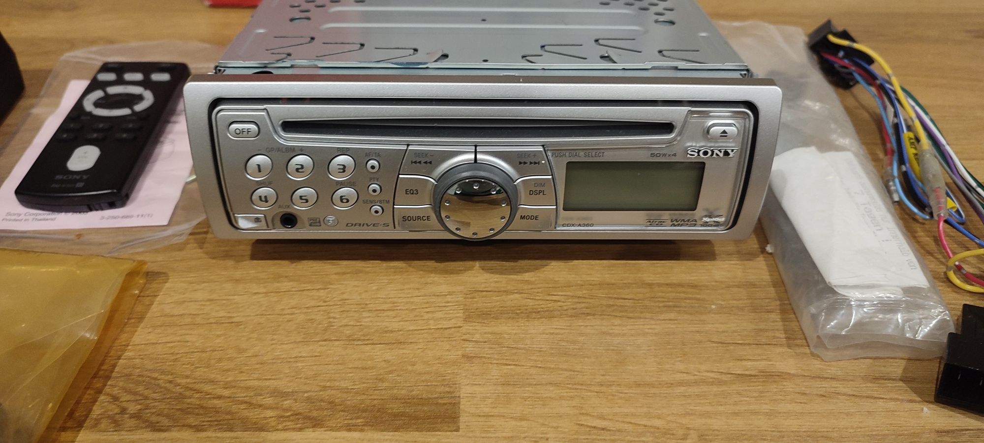 Car audio Radio Sony CDX-A360 oldschool CD MP3 AUX pilot nowe