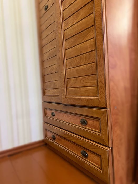 Продається шафа стінка з робочою зоною в чудовому стані