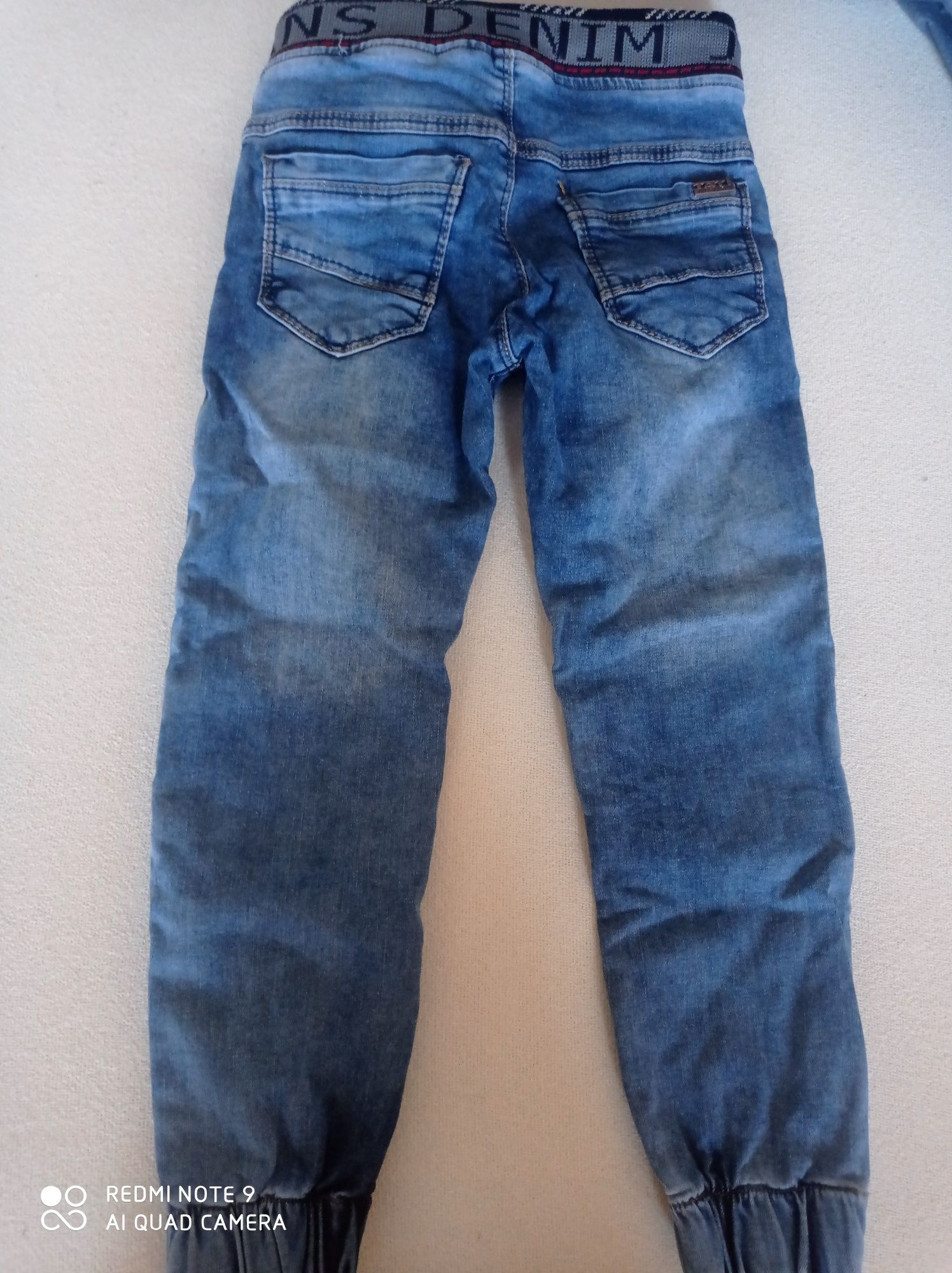 Продам джинсы.5-6лет