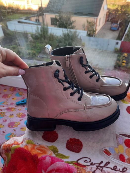 Взуття для дівчинки