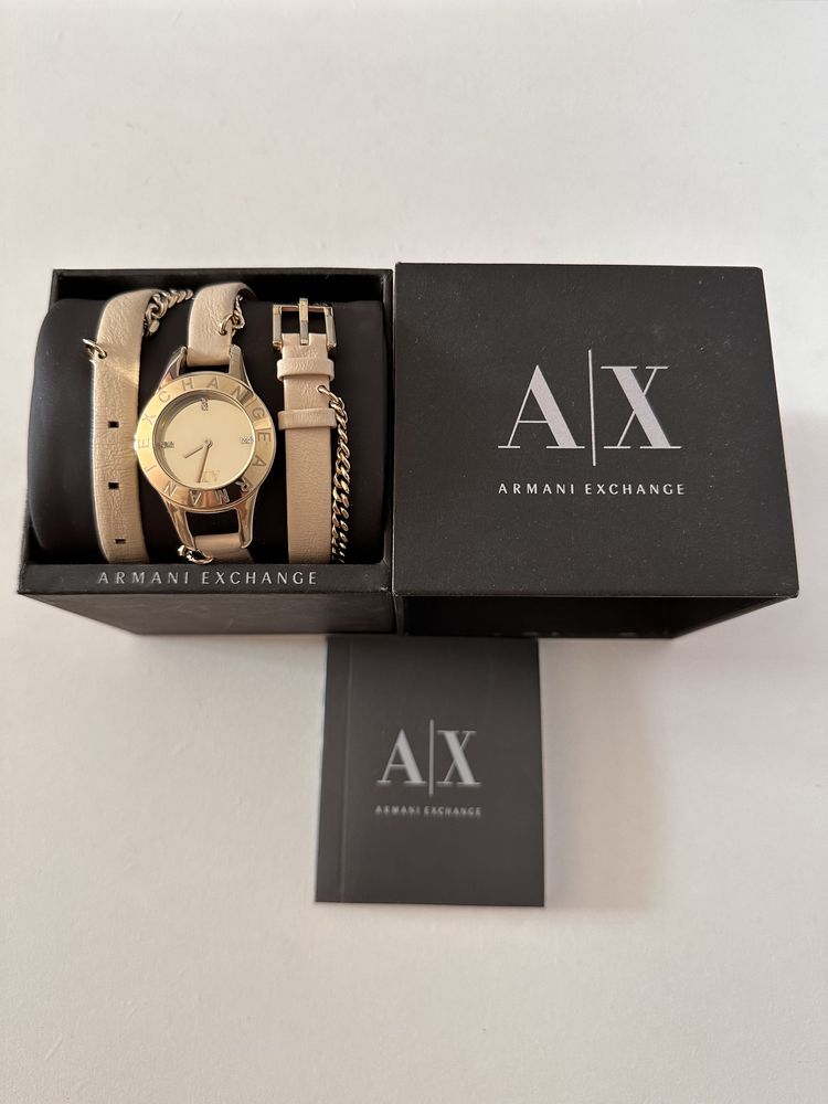 Zegarek Armani Exchange beżowy ze złotym łańcuszkiem podwójny pasek
