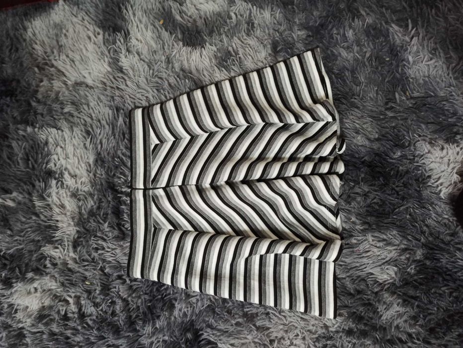 Спідничка підійде на худеньку дівчину Розмір 14.