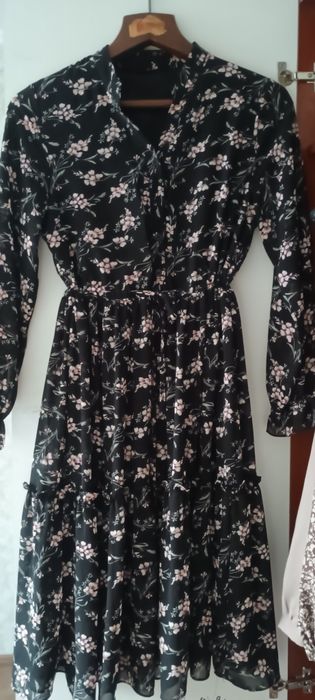 Сукні 42 розмір . Стан 4/5. Детальніші фото, скину в приват