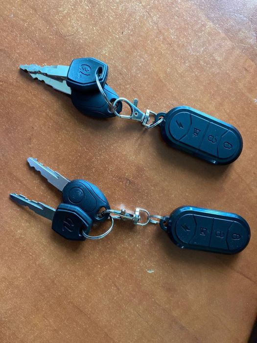 Елетро скутер з шоломом