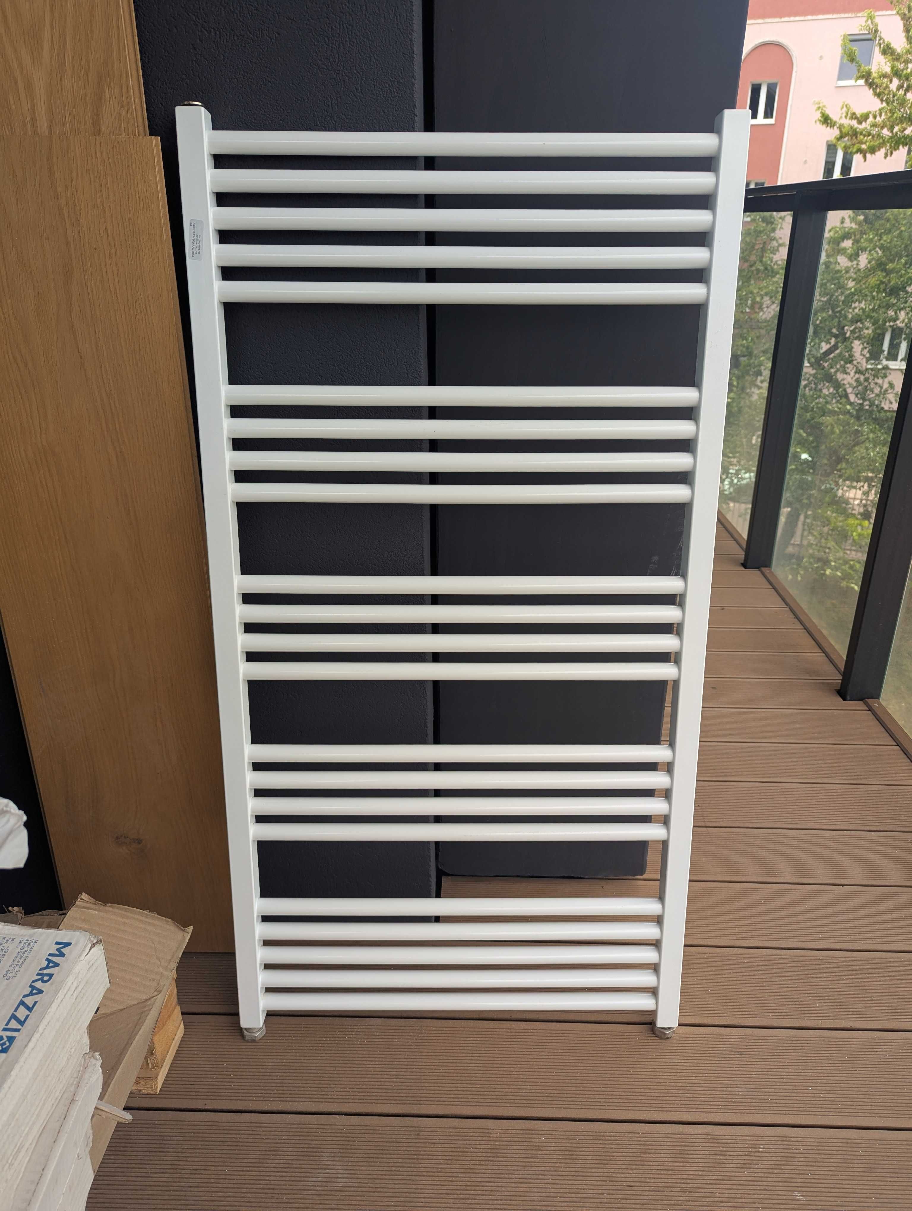Grzejnik łazienkowy FIDO 1133x600 SX (kolor: biały RAL 9016)