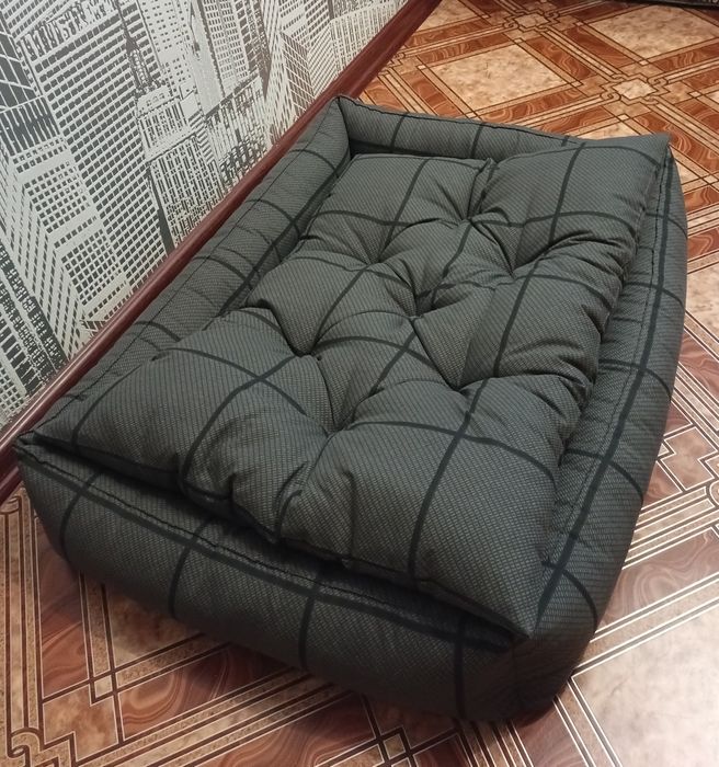 Лежанки та матрасики для собак та котів