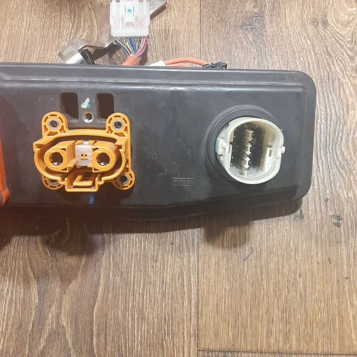 FORD Mustang Mach-e, контакти батареї