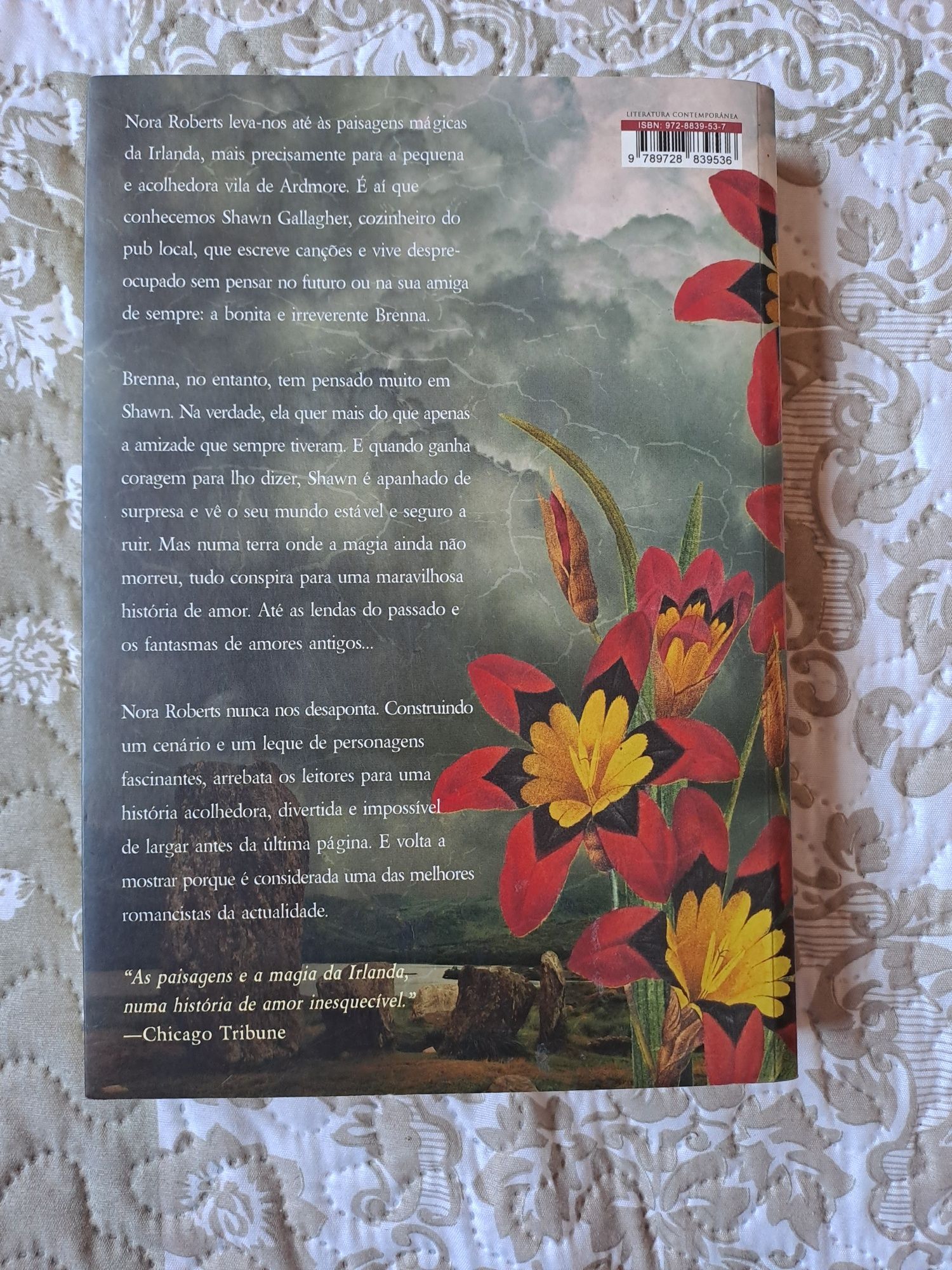 Livro "As Lágrimas da Lua" de Nora Roberts
