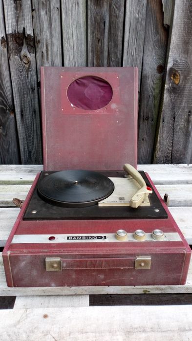 50letni gramofon walizkowy Bambino-3