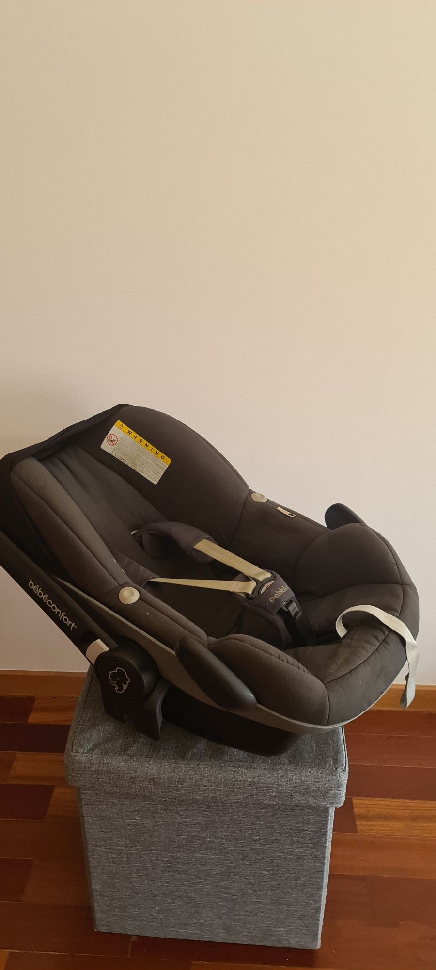 Ovo Bebé Confort com base isofix