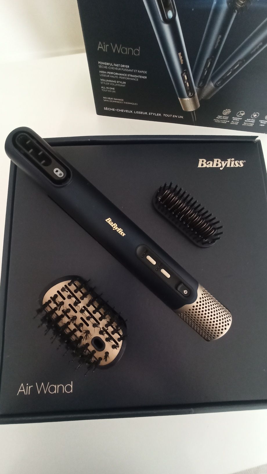 Suszarka BaByliss Air Wand do stylizacji i prostowania włosów.