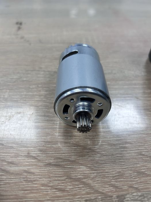 Двигун шурупокрута RS550 18в