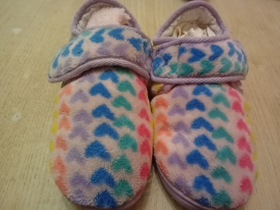 Продам детские тапочки, сапоги,кроссовки