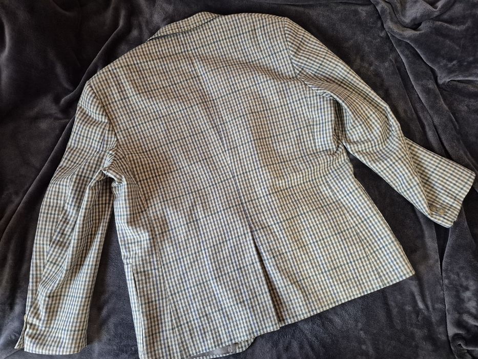 Чоловічий піджак у клітинку