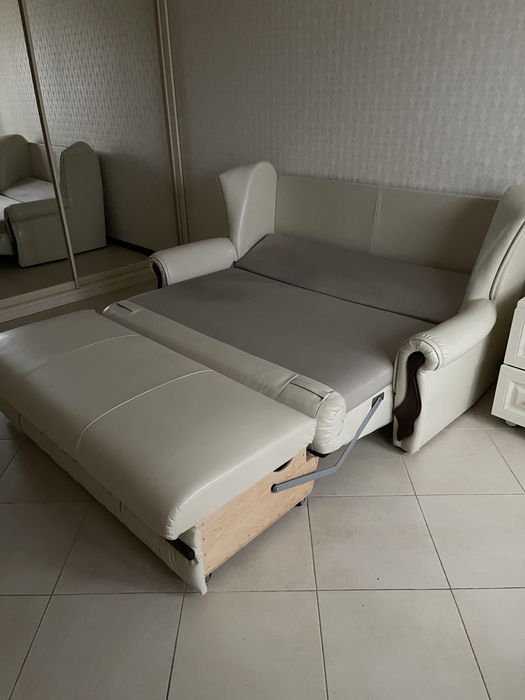 Розкладний диван із екошкіри