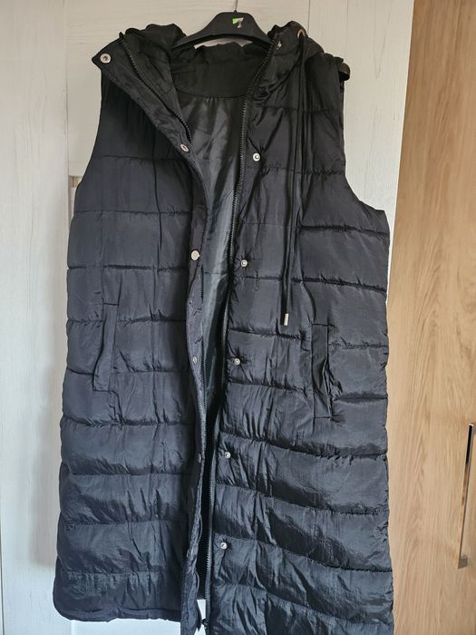 Nowy, czarny, długi bezrękawnik damski