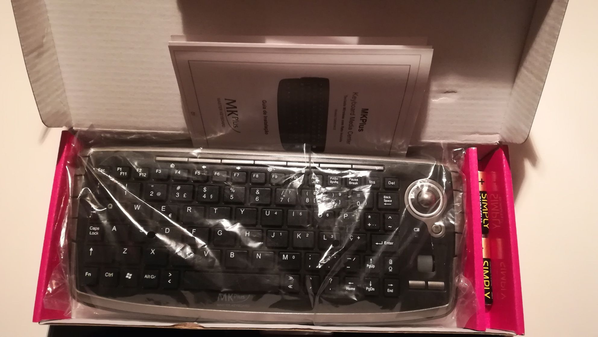 Teclado Wireless com Rato Incluído