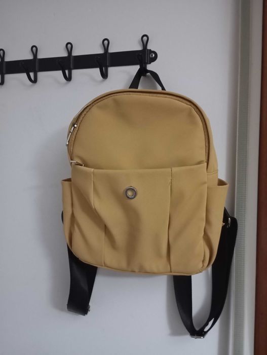 Mochila amarela da Vilanova