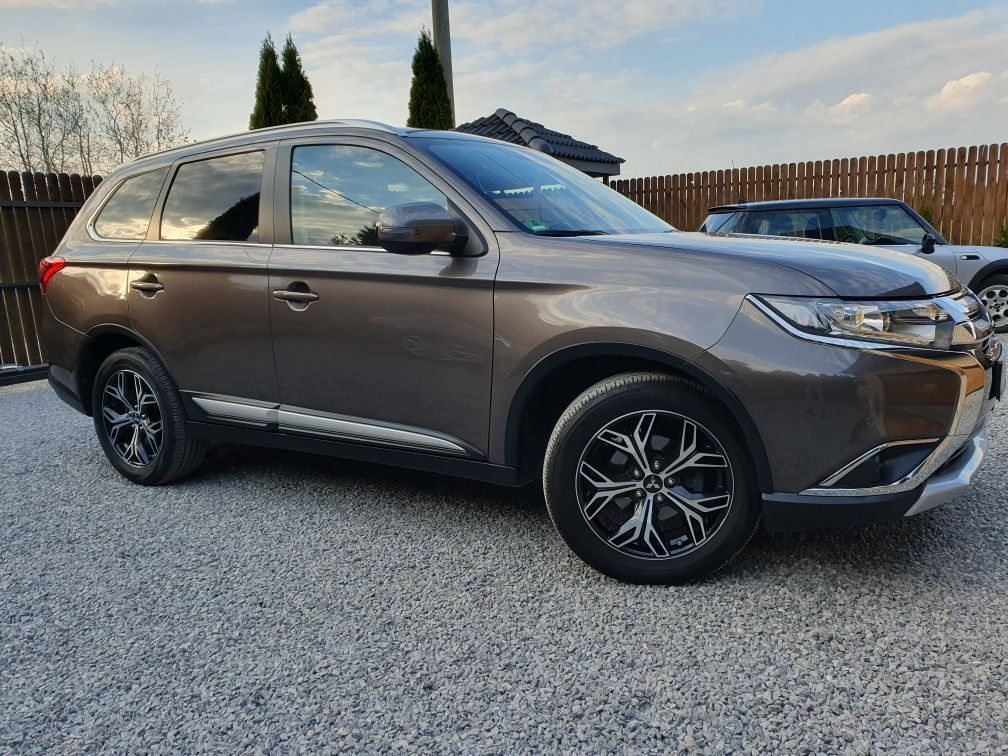 Mitsubishi Outlander 2.0 Benzynka niski przebieg Stan perfekcyjny