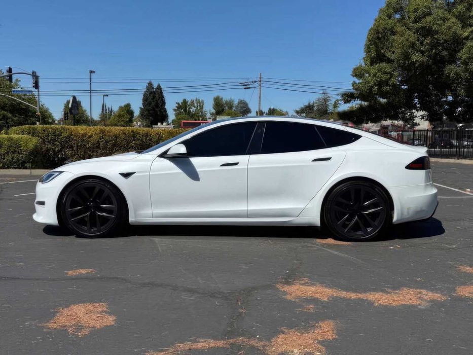 Tesla Model S      2022